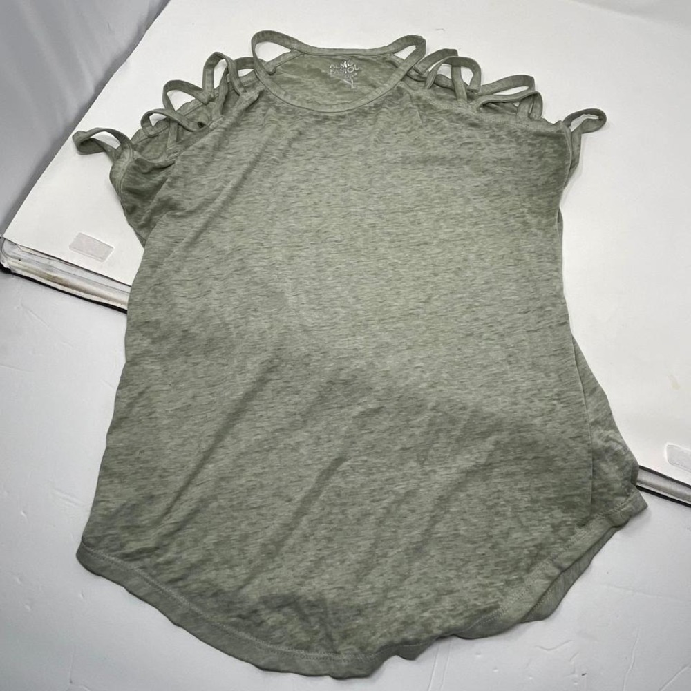 Almost Famous Sage Green Heathered Cutout Shoulder Top M